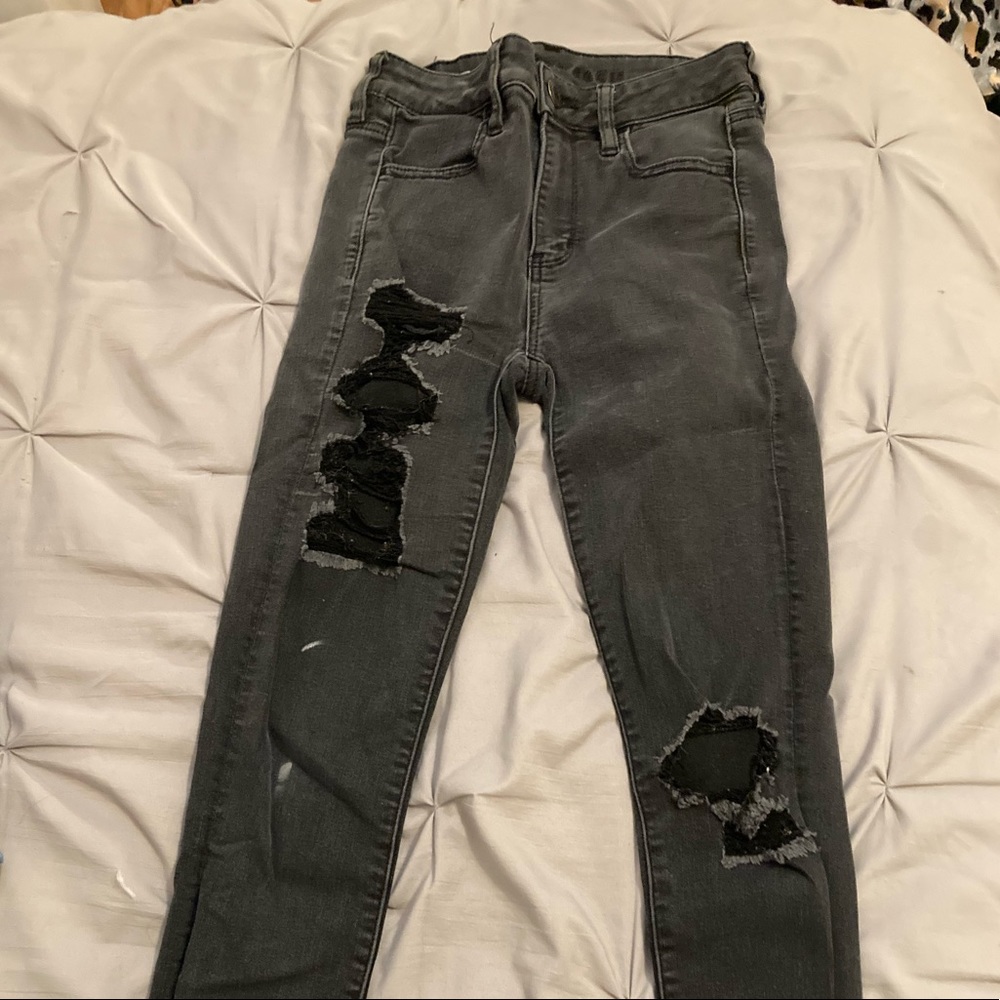 size 2 american eagle jeans. only worn 4 times. have a small paint stain.